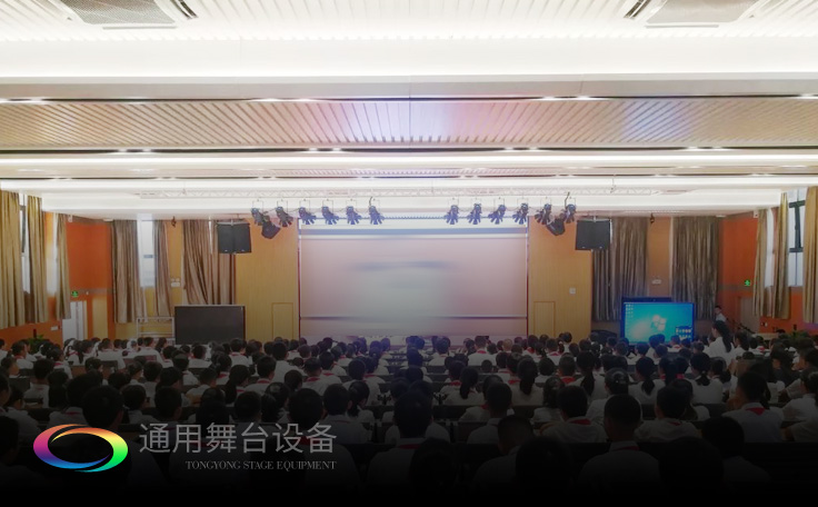 明德崇志、篤學(xué)敦行——廣鐵一中報(bào)告廳舞臺(tái)幕布<div   id=
