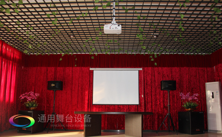 提升舞臺演出效果！舞臺幕布顏色搭配常用色——紅<div   id=