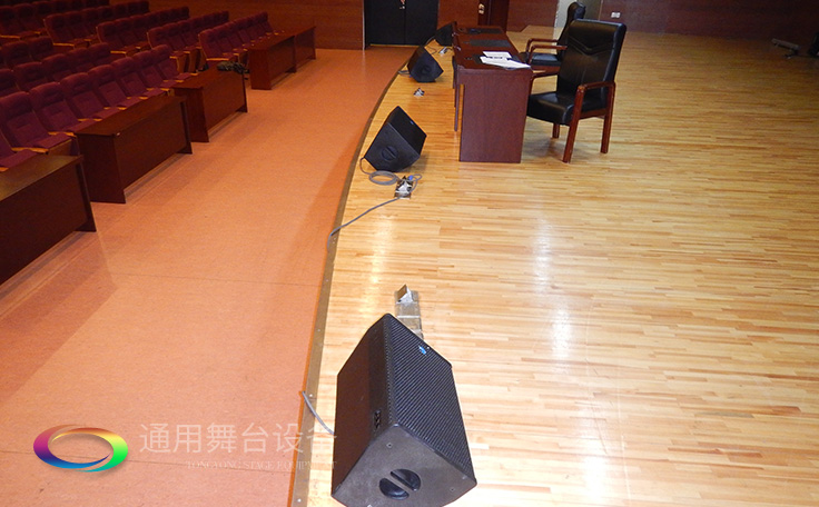 通用舞臺(tái)專(zhuān)業(yè)性<div   id=