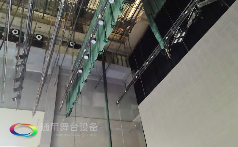 廣西梧州某劇場順利通過項(xiàng)目驗(yàn)收 項(xiàng)目設(shè)計(jì)舞臺(tái)機(jī)械吊掛系統(tǒng)<div   id=