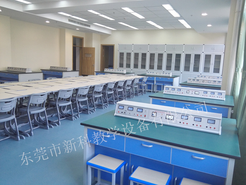 物理電學(xué)實驗室（鋼木）