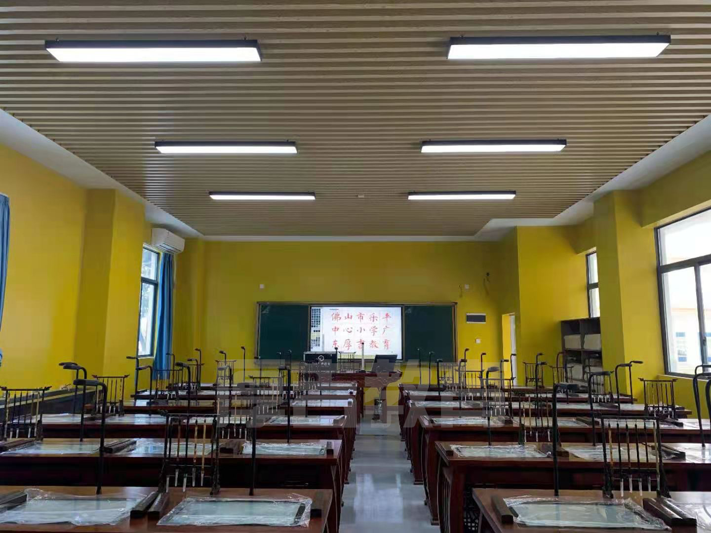 學校<a href='http://www.387675.com/chanpin/57-1.html' target='1' style='font-size:18px; font-weight:bold; color:#000000;'>書法室</a>