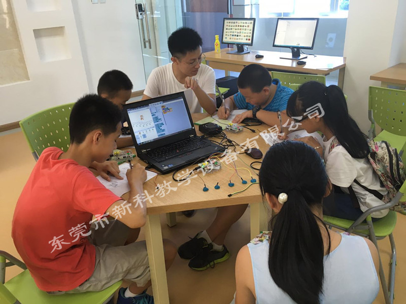 <a href='http://www.387675.com' target='1' style='font-size:14px; font-weight:bold; color:#0080ff;'>創(chuàng)客實驗室</a>