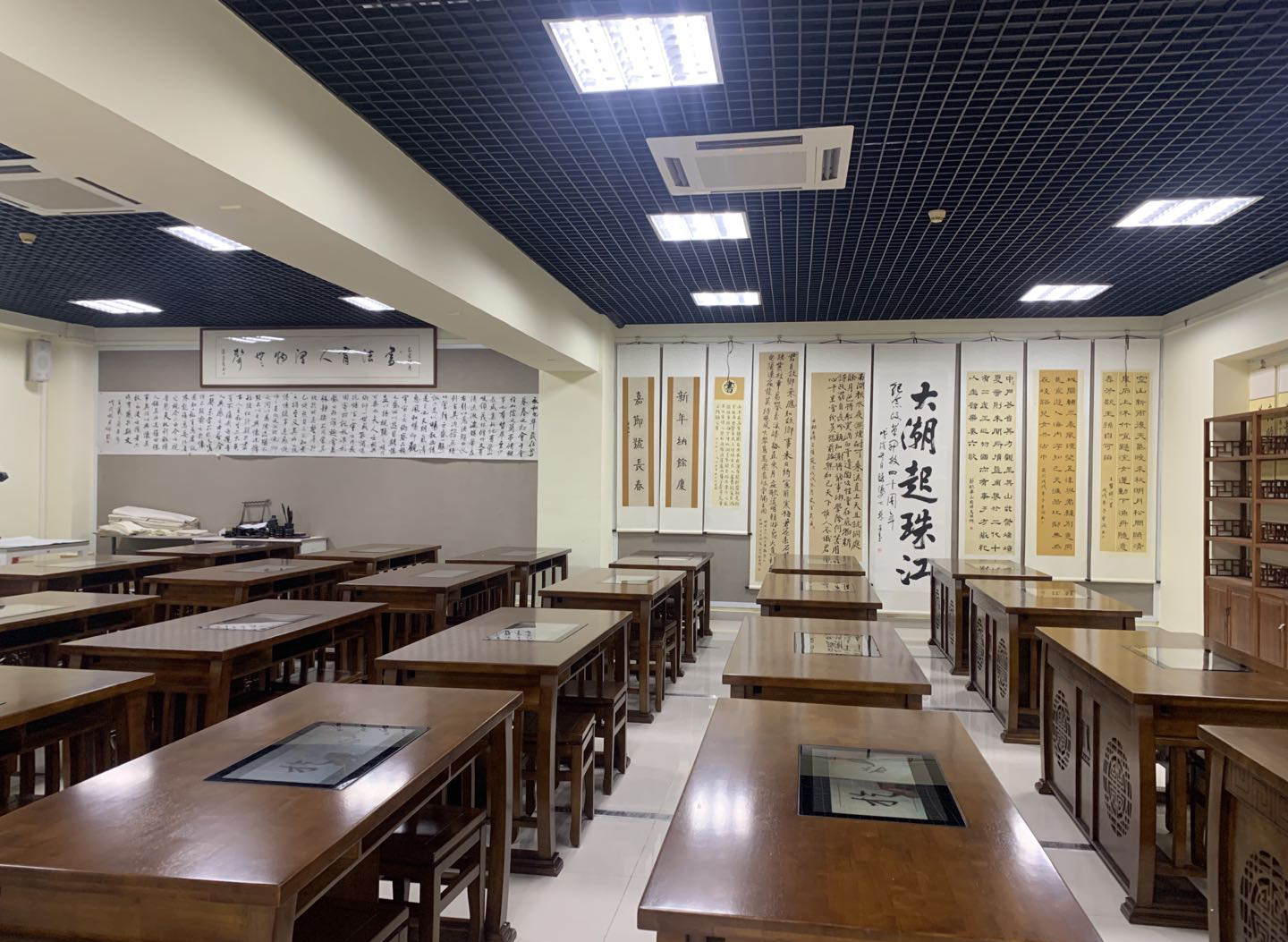 <a href='http://www.387675.com/chanpin/57-1.html' target='1' style='font-size:18px; font-weight:bold; color:#000000;'>書法室</a>