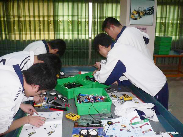 <a href='http://www.387675.com/chanpin/60-1.html' target='1' style='font-size:18px; font-weight:bold; color:#000000;'>機(jī)器人功能室</a>