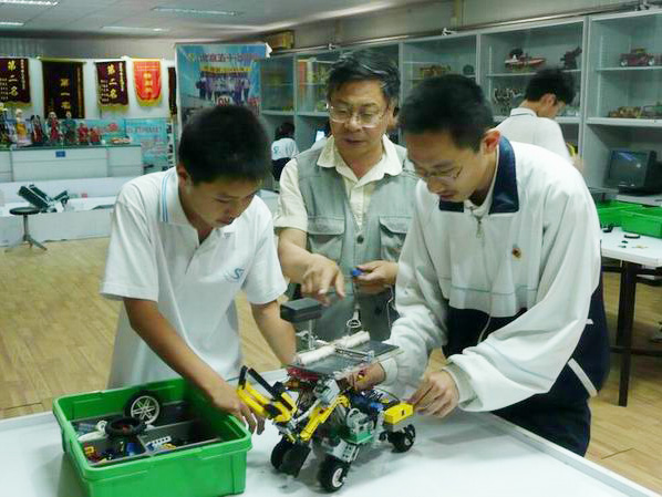 <a href='http://www.387675.com/chanpin/60-1.html' target='1' style='font-size:18px; font-weight:bold; color:#000000;'>機(jī)器人功能室</a>5